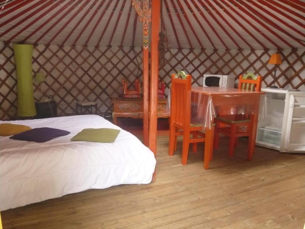 Village De Yourtes Beaussais Sur Mer Room photo